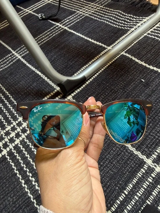 Ray-Ban Clubmaster Sunglasses with Tortoiseshell Frame and Blue Mirrored Lenses - Picture 2 of 4